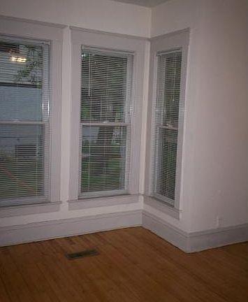 3rd image of 949 McLean Ave