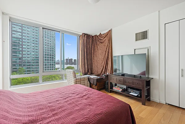 Rented by SERHANT. | media 19