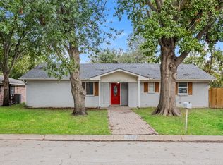1017 Locust St, Benbrook, TX 76126