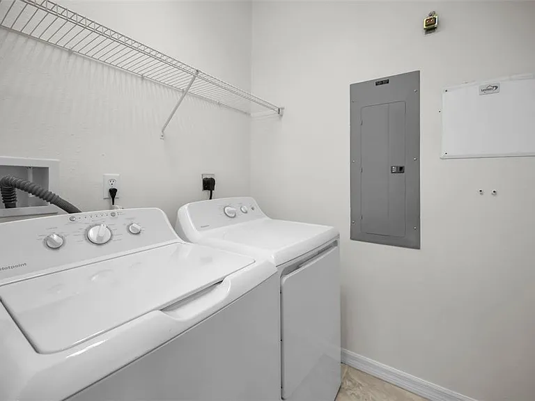 606 Wells Ct #202 — Photo 27