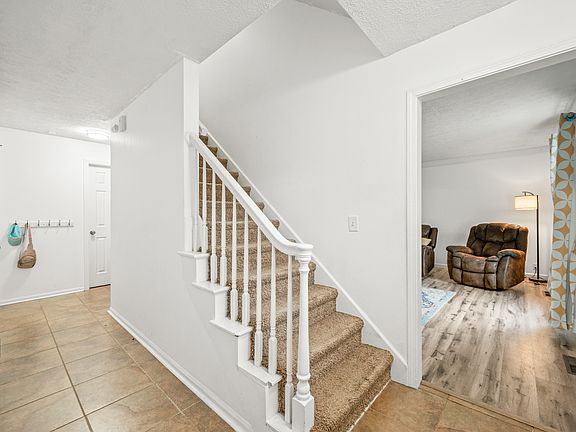 3rd image of 116 Kerry Hill Dr