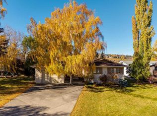 339 E Wildwood Dr SW, Calgary, AB T3C 3E4