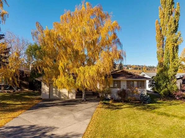339 E Wildwood Dr SW, Calgary, AB T3C 3E4