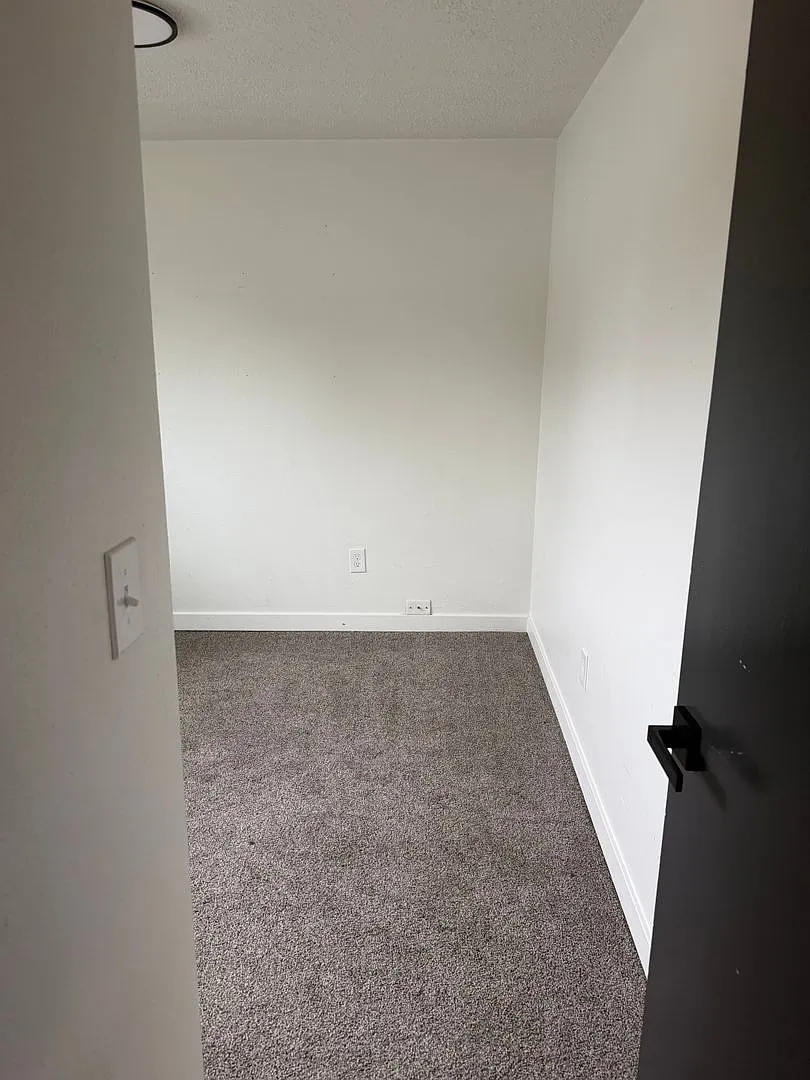 3 bedroom home with porch and shop!! — Photo 4