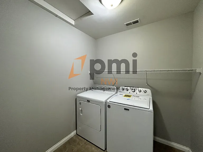 4000 Silhavy Rd — Photo 16