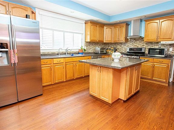 3rd image of 1108 Taylor Ave