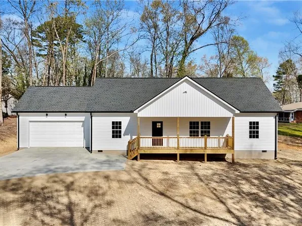 105 Keisha Ln, Calhoun, GA 30701