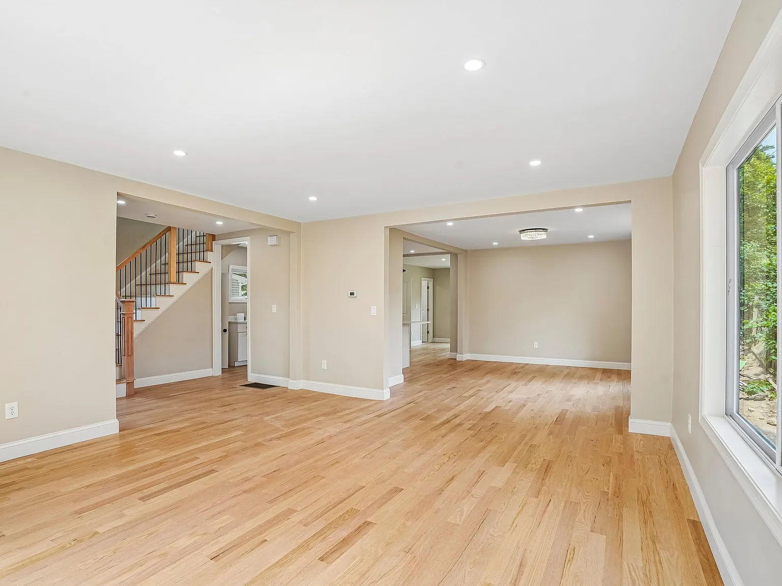 5 bed, 2230 sqft, $5,500 — Photo 3