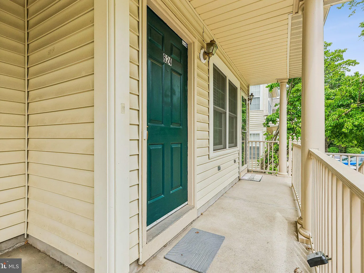 2 bed, 2.0 bath, 1827 sqft, $4,000 — Photo 4