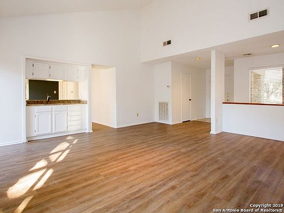5th image of 1718 Summer Park Ln