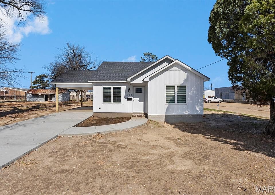 1st image of 306 E 3rd St