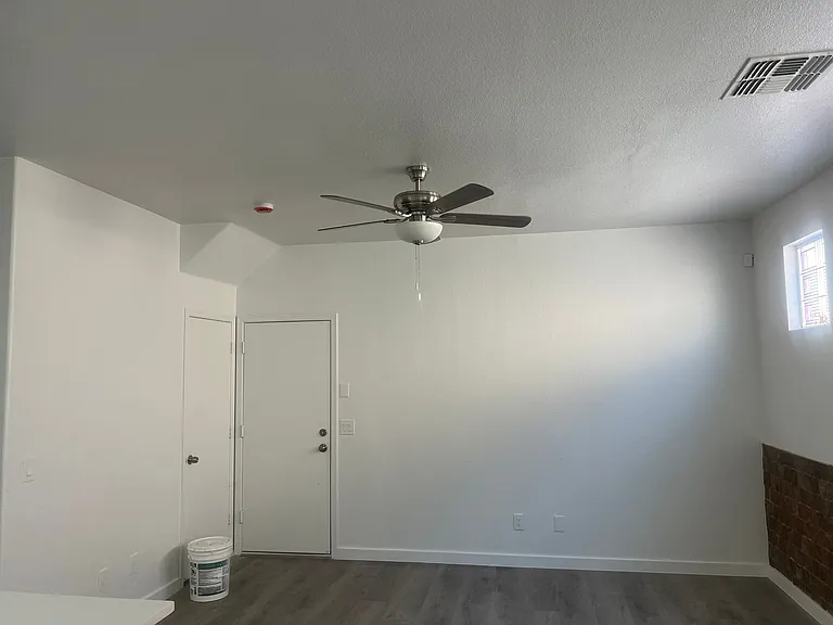 1426 E Romley Rd — Photo 18