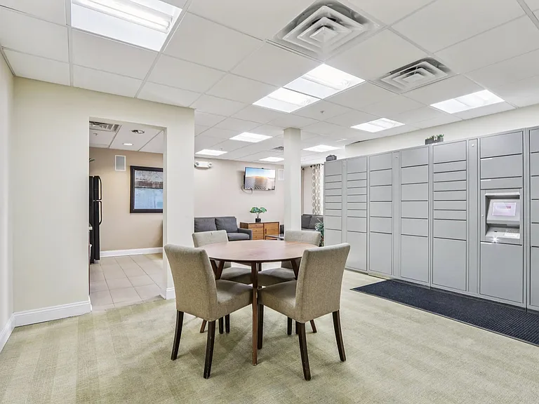Summit Ridge Luxury Apartments — Photo 93