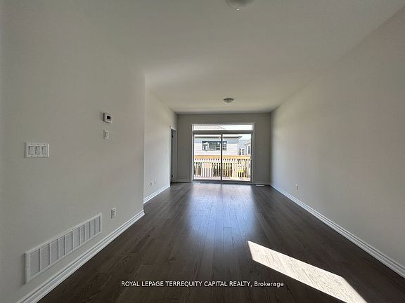 3rd image of 26 Valleybrook Rd