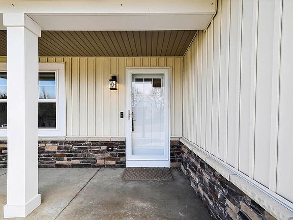 3rd image of 1956 Aspen Valley Ln
