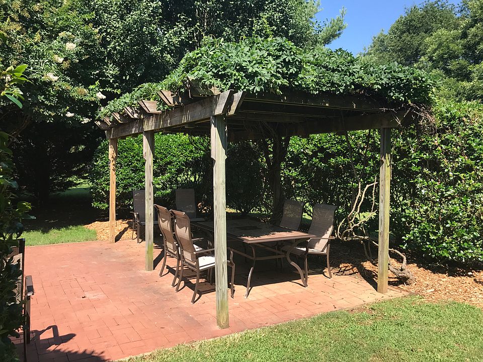 2nd image of 114 Cardinal Dr
