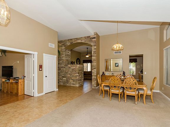 5th image of 1825 W Raven Dr