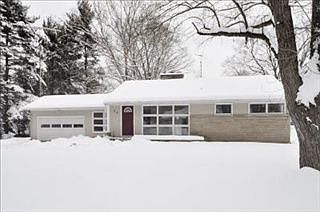 5th image of 32 Hillside Dr