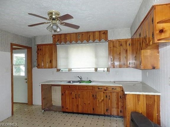 5th image of 378 Golf Dr SE