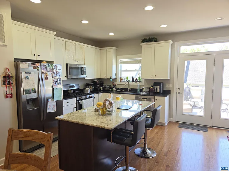 2441 Winthrop Dr — Photo 11