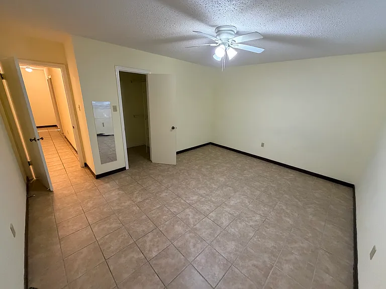 2104 Colonial Dr — Photo 12