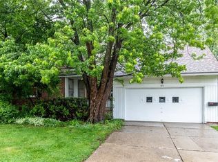 2512 Claver Rd, University Heights, OH 44118