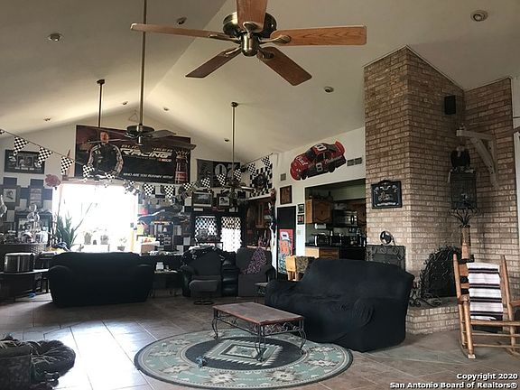5th image of 109 Cotswold Dr