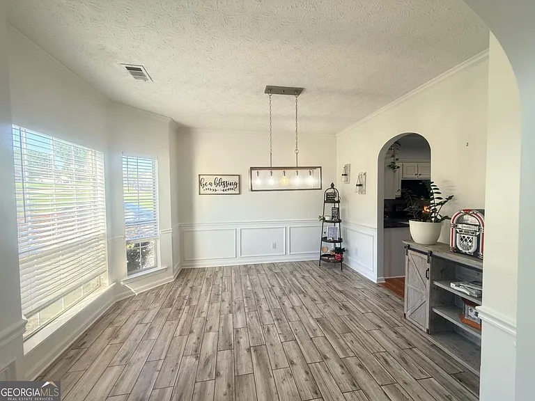 645 Highpoint Way — Photo 3