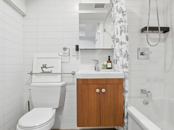 233 Ocean Parkway image 11 of 12