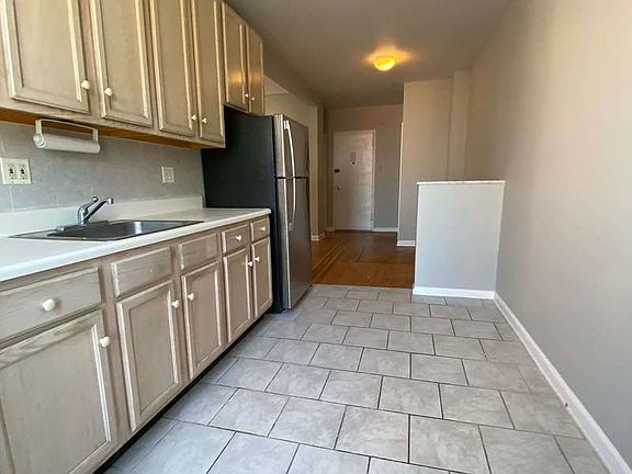 4th image of 44-13 28th Ave APT 3R