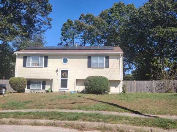 8 Aspen Way, Warwick, RI 02886