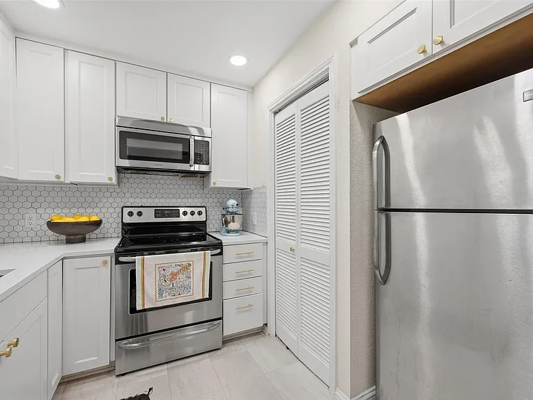 1500 Woodlawn Blvd #11 — Photo 12