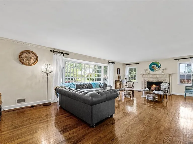 328 W Ridgewood Ave — Photo 5