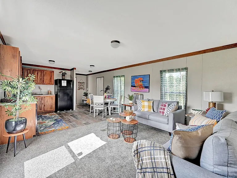 376 W Buell Dr #32A — Photo 2
