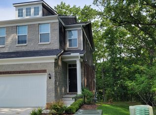 652 Peppermint Dr, Rochester, MI 48307