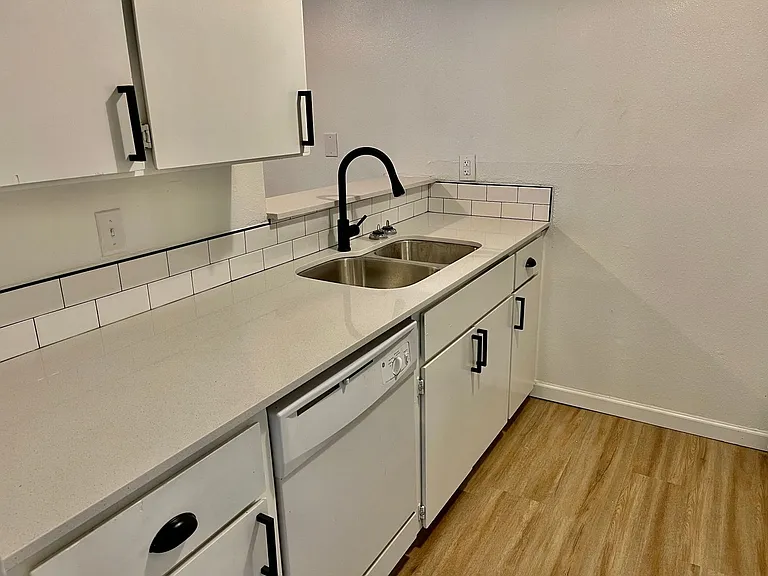 973 E 8th Ave — Photo 3