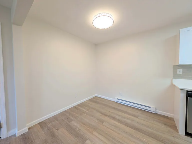 575 E Oak St — Photo 14