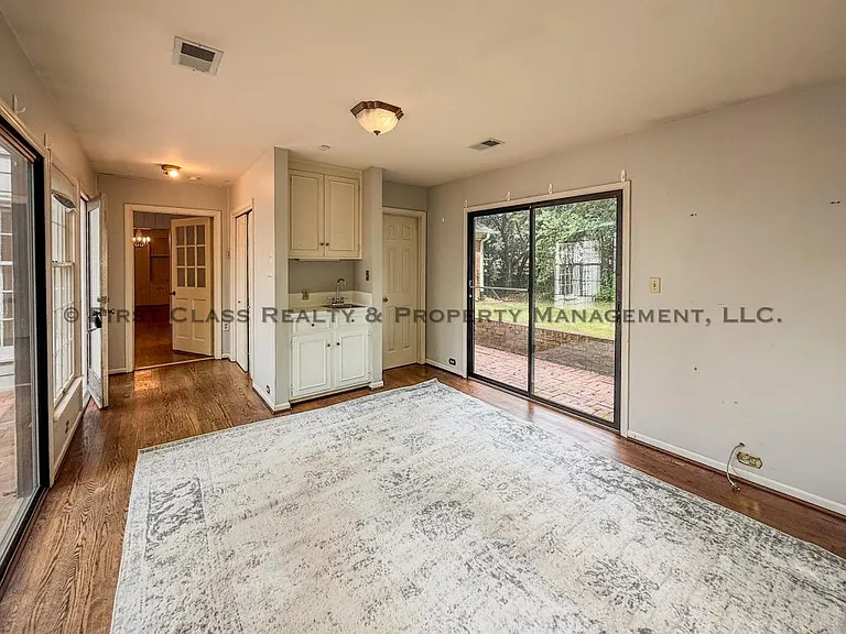500 Ashworth Rd — Photo 48