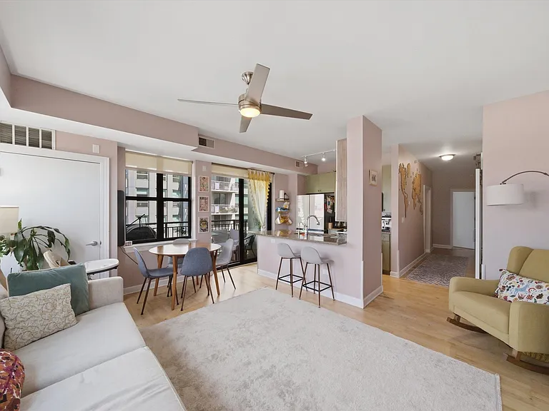 451 W Huron St #907 — Photo 3