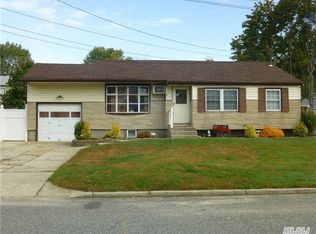 17 Perry St, Brentwood, NY 11717