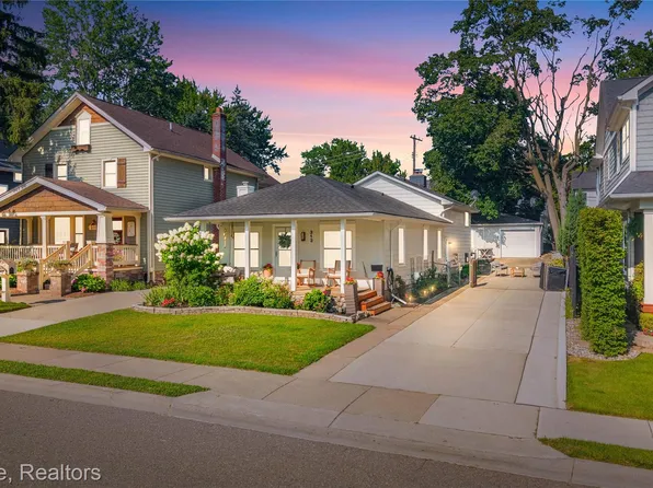 313 N Castell Ave, Rochester, MI 48307