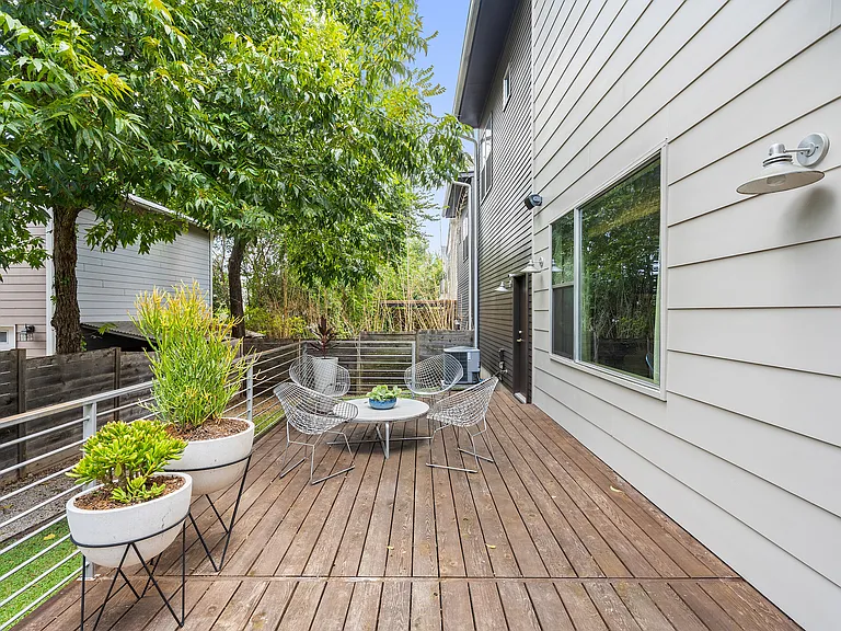 2105 Goodrich Ave — Photo 31