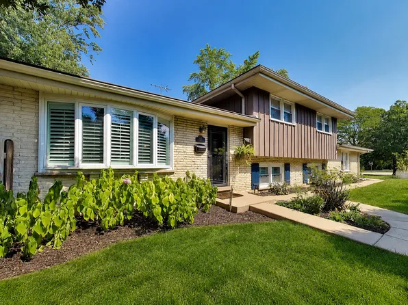 116 W Central Rd, Arlington Heights, IL 60005
