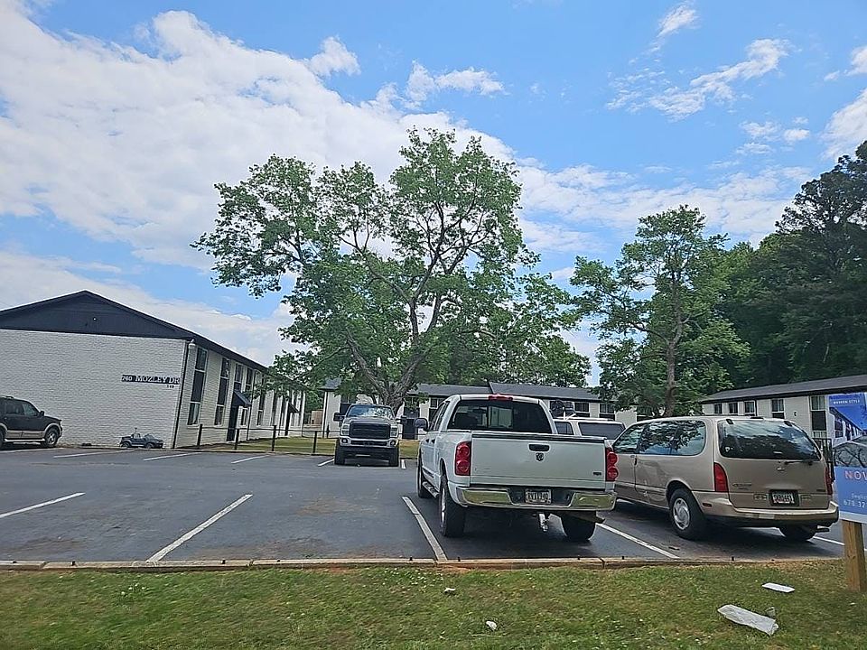 1st image of 740 Mozley Dr SE