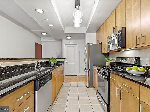 4th image of 715 6th St NW Unit 1104