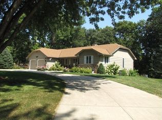 1606 Sherwood Dr, North Mankato, MN 56003