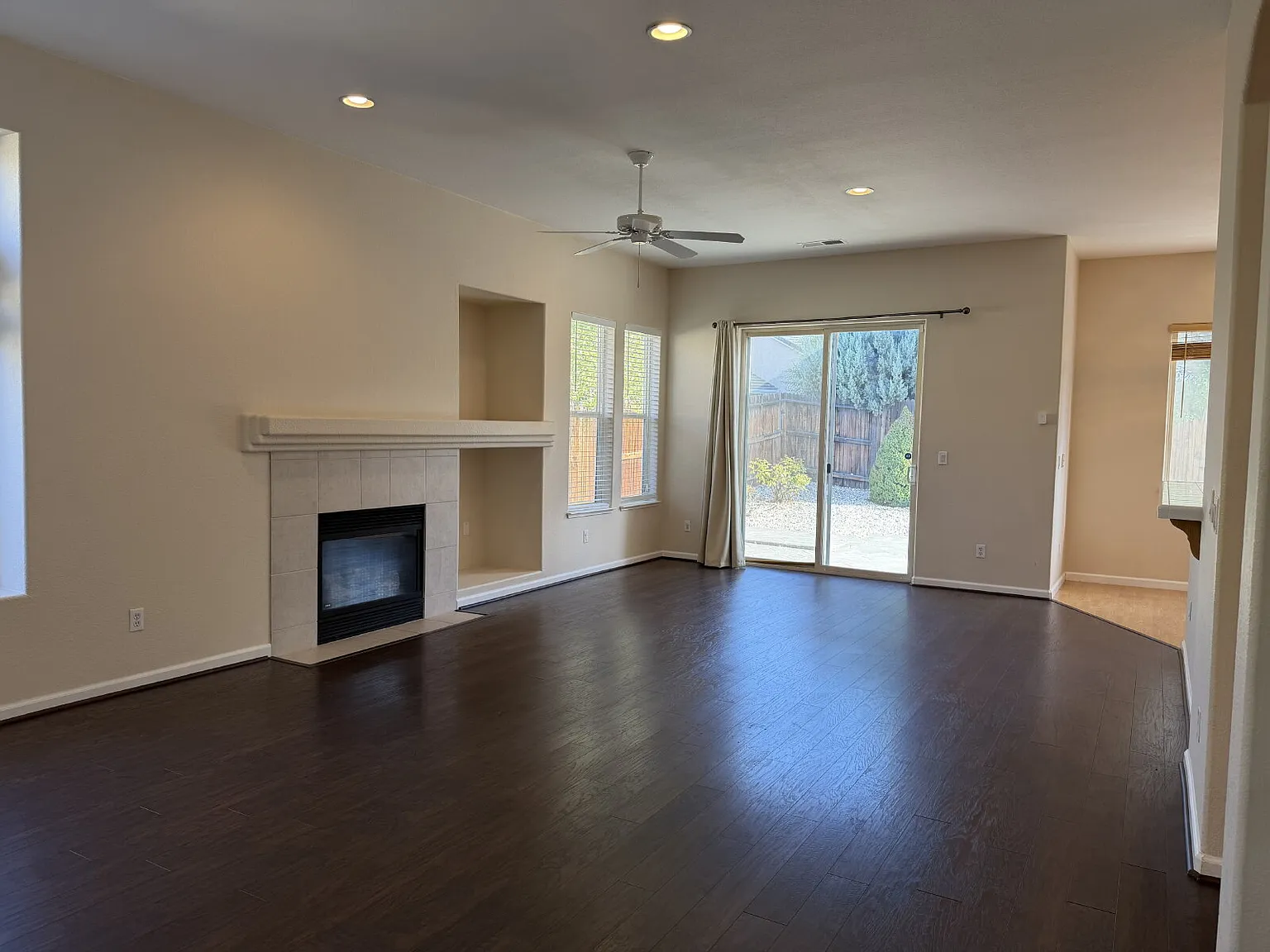 4 bed, 2.0 bath, 2068 sqft, $2,995 — Photo 4