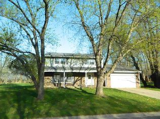 83 Oaktree Dr, Valparaiso, IN 46383