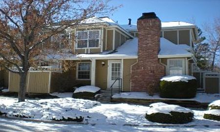 Le Chateau Townhomes (End-unit)
