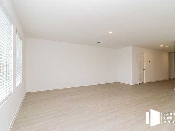 4th image of 4024 Equestrian Dr